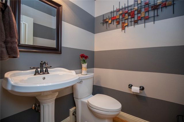 5704 S Chanberry Lane, Rogers, AR 72758