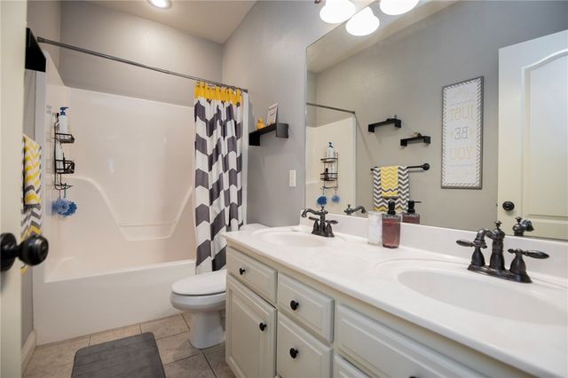 5704 S Chanberry Lane, Rogers, AR 72758