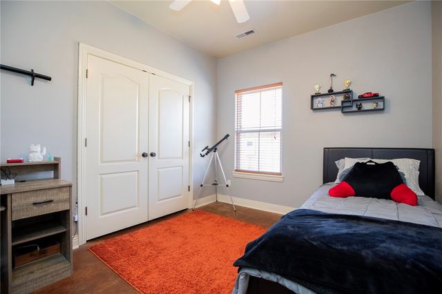 5704 S Chanberry Lane, Rogers, AR 72758