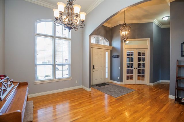 5704 S Chanberry Lane, Rogers, AR 72758