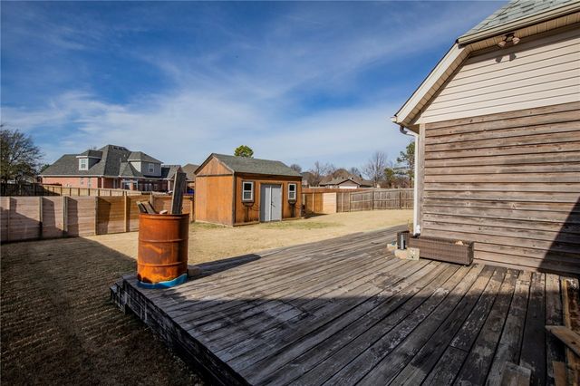 5704 S Chanberry Lane, Rogers, AR 72758