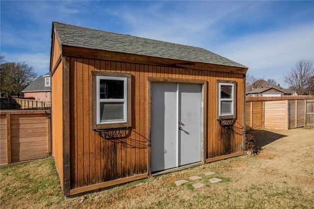 5704 S Chanberry Lane, Rogers, AR 72758