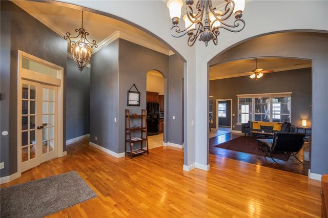 5704 S Chanberry Lane, Rogers, AR 72758