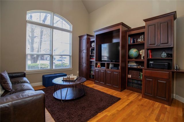 5704 S Chanberry Lane, Rogers, AR 72758