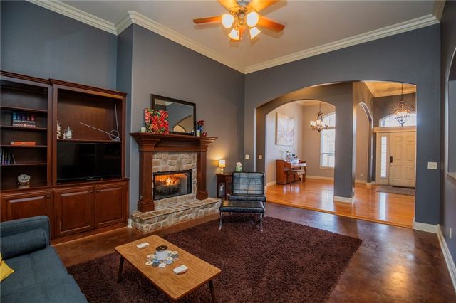 5704 S Chanberry Lane, Rogers, AR 72758