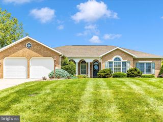 6337 MEDINA RIDGE DR, Fayetteville, PA 17222