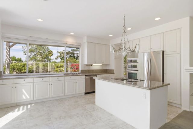 881 Windridge Circle, San Marcos, CA 92078