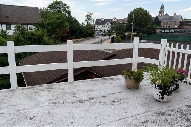 49 Hempstead Avenue, Rockville Centre, NY 11570
