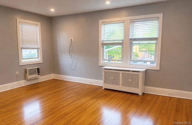 49 Hempstead Avenue, Rockville Centre, NY 11570