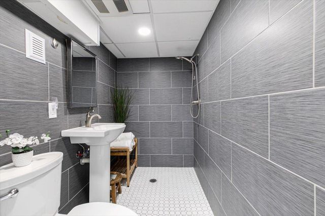 11 Farview Hill Road, Atkinson, NH 03811