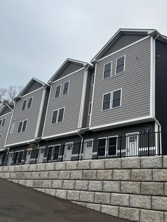 243 Echo Lake Road B6, Watertown, CT 06795