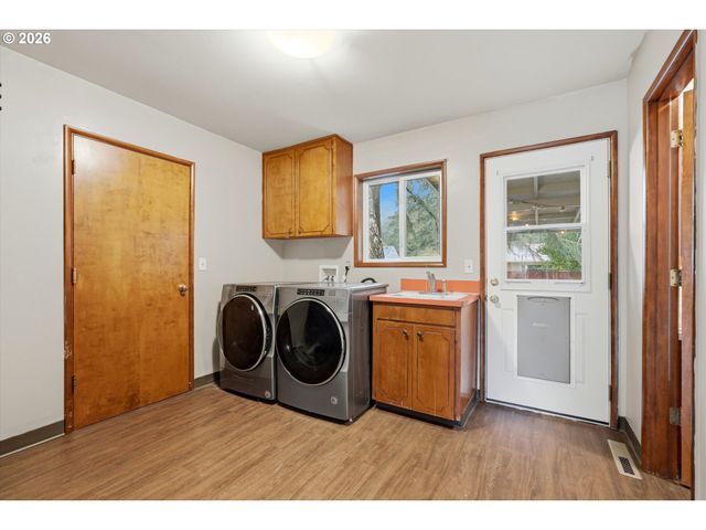 1250 Se 36TH Ave, Hillsboro, OR 97123