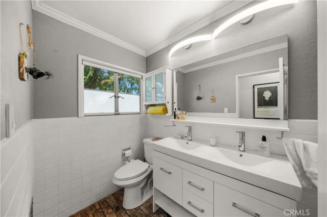 5150 Village Grn, Los Angeles, CA 90016