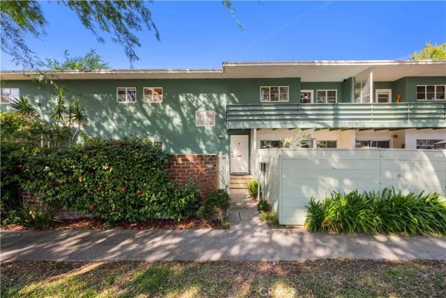 5150 Village Grn, Los Angeles, CA 90016