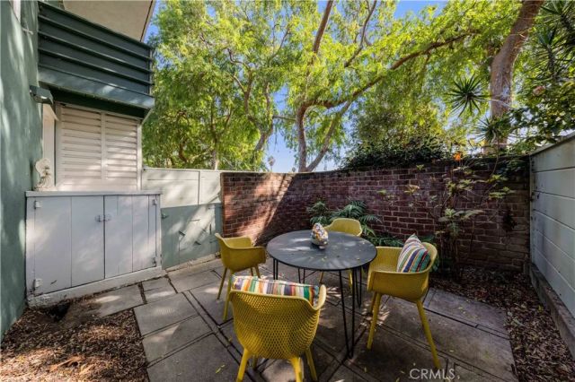 5150 Village Grn, Los Angeles, CA 90016