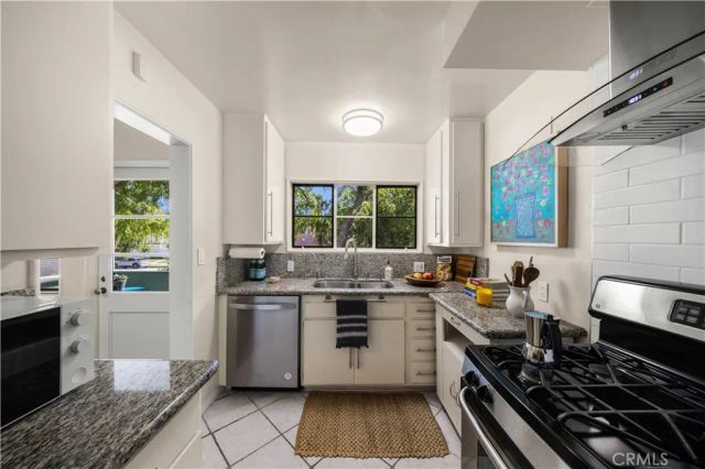 5150 Village Grn, Los Angeles, CA 90016