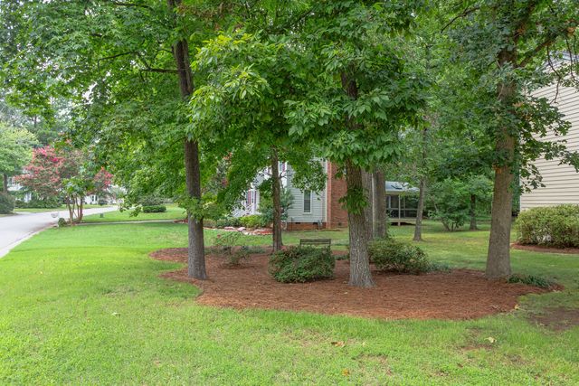 1001 Lantern Light Court, Apex, NC 27502