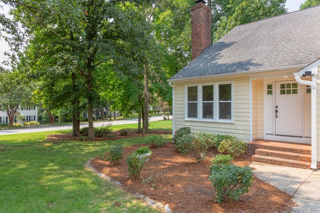 1001 Lantern Light Court, Apex, NC 27502
