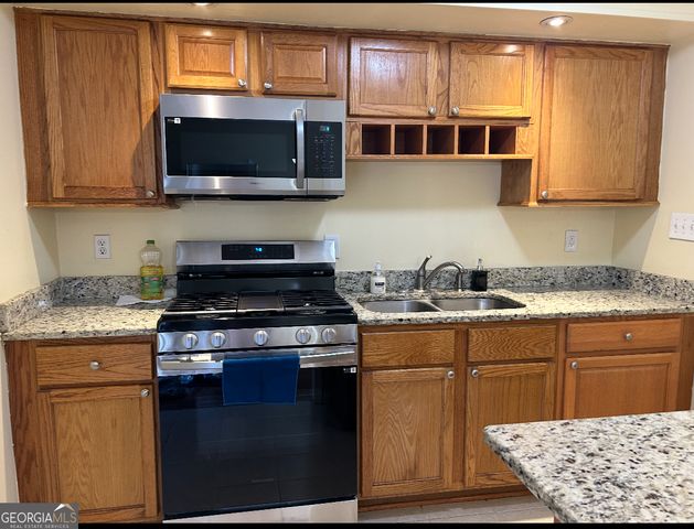 100 Kings Ridge Drive, Peachtree City, GA 30269