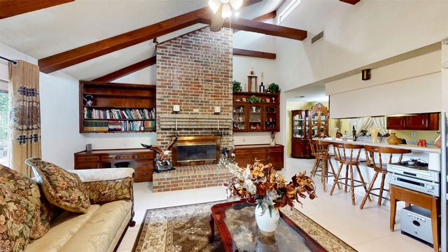 7432 Brentwood Stair Road, Fort Worth, TX 76112