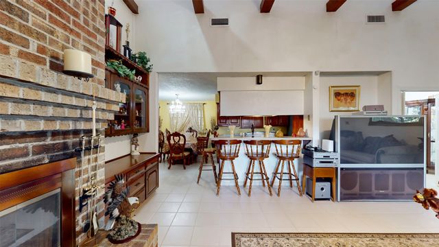 7432 Brentwood Stair Road, Fort Worth, TX 76112