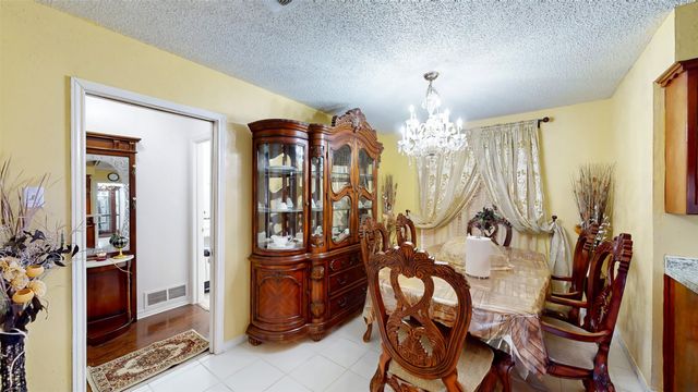 7432 Brentwood Stair Road, Fort Worth, TX 76112
