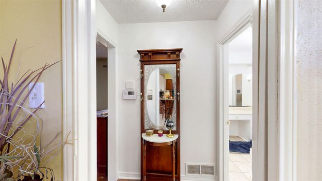 7432 Brentwood Stair Road, Fort Worth, TX 76112
