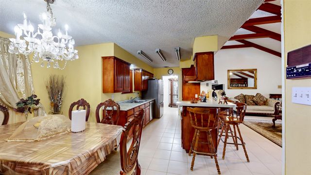 7432 Brentwood Stair Road, Fort Worth, TX 76112