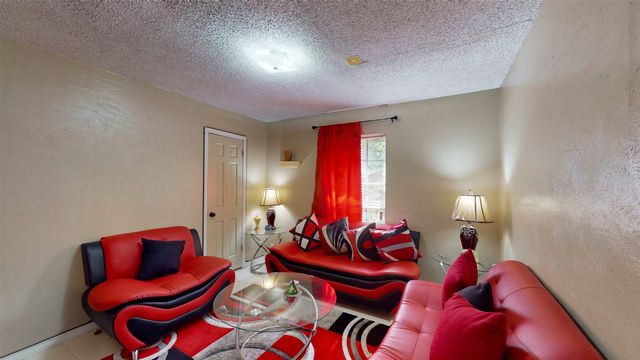 7432 Brentwood Stair Road, Fort Worth, TX 76112