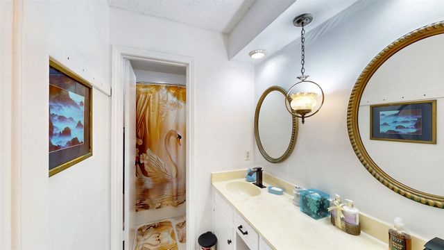 7432 Brentwood Stair Road, Fort Worth, TX 76112