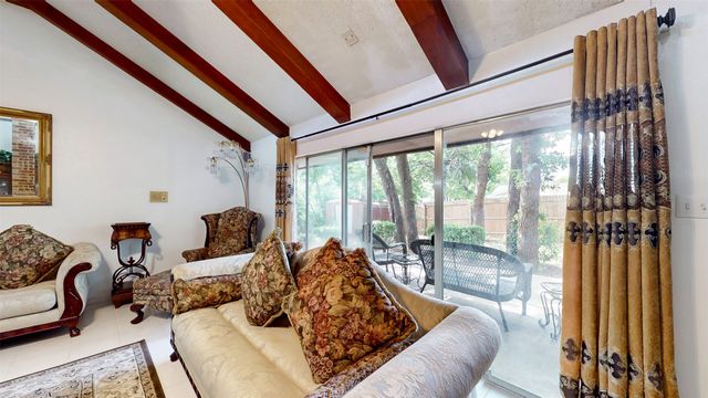 7432 Brentwood Stair Road, Fort Worth, TX 76112