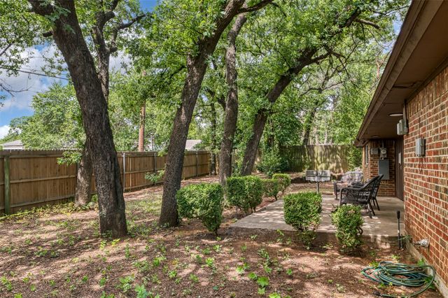 7432 Brentwood Stair Road, Fort Worth, TX 76112