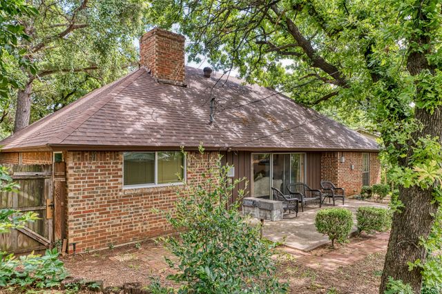 7432 Brentwood Stair Road, Fort Worth, TX 76112