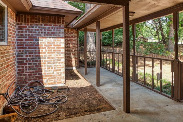 7432 Brentwood Stair Road, Fort Worth, TX 76112