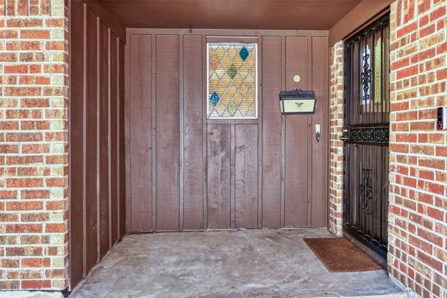 7432 Brentwood Stair Road, Fort Worth, TX 76112