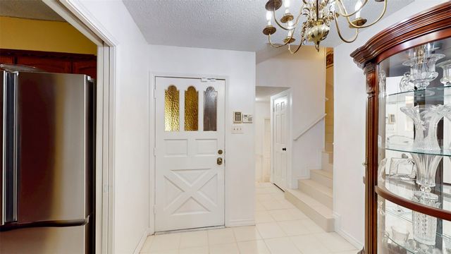 7432 Brentwood Stair Road, Fort Worth, TX 76112