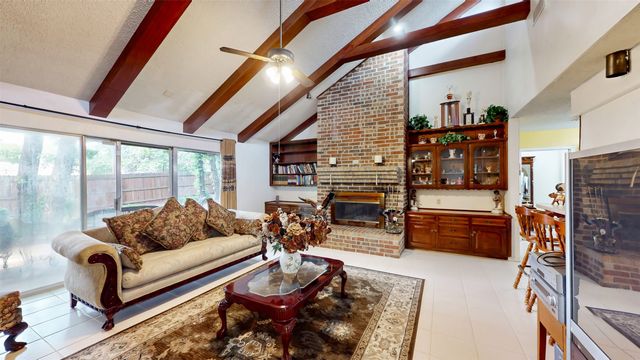 7432 Brentwood Stair Road, Fort Worth, TX 76112