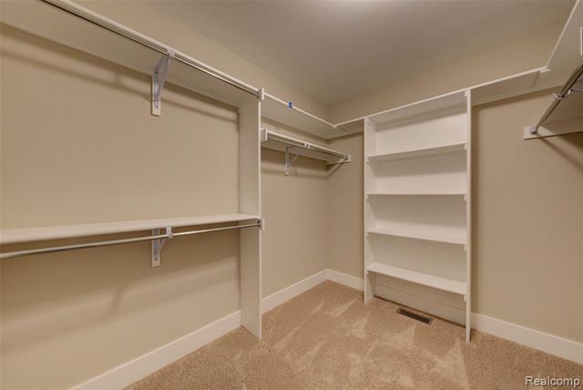 601 Birkdale, Howell, MI 48843