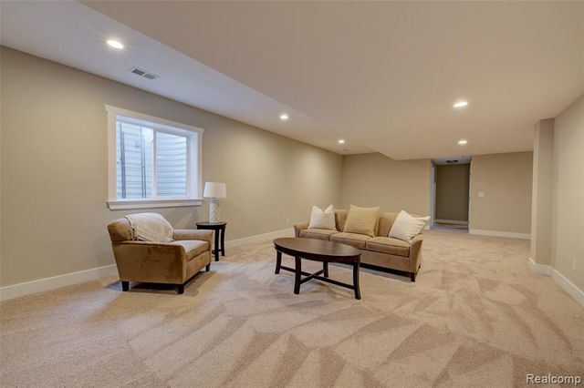 601 Birkdale, Howell, MI 48843