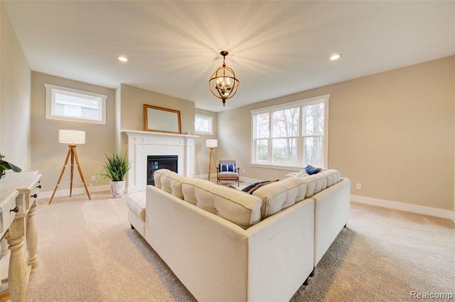 601 Birkdale, Howell, MI 48843