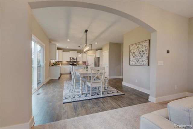 601 Birkdale, Howell, MI 48843