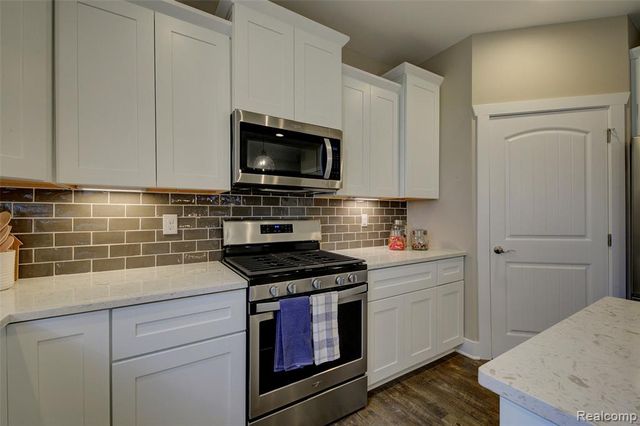 601 Birkdale, Howell, MI 48843