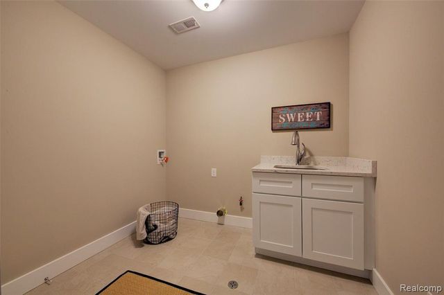 601 Birkdale, Howell, MI 48843