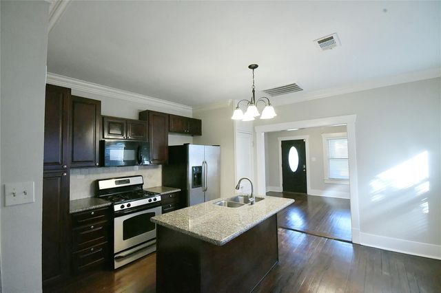 1037 Oxford Street, Houston, TX 77008