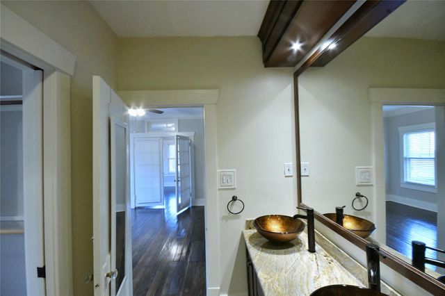 1037 Oxford Street, Houston, TX 77008