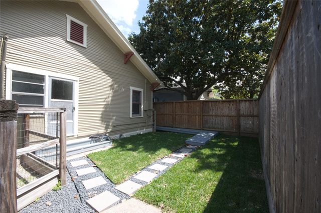 1037 Oxford Street, Houston, TX 77008