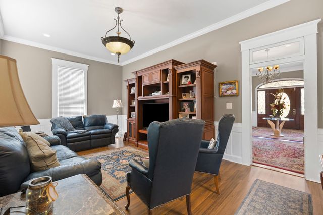 554 E Main St, Jackson, TN 38301