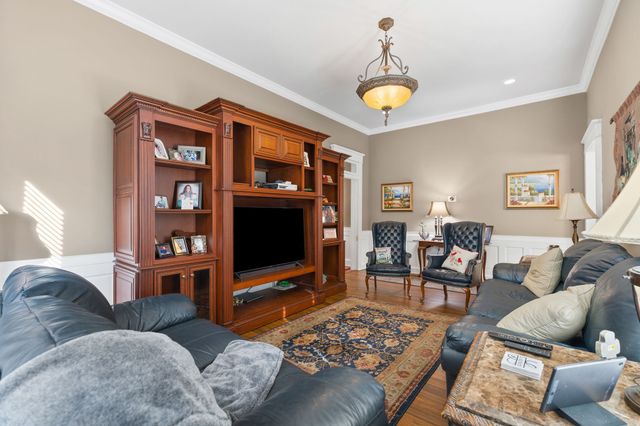 554 E Main St, Jackson, TN 38301