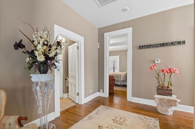 554 E Main St, Jackson, TN 38301