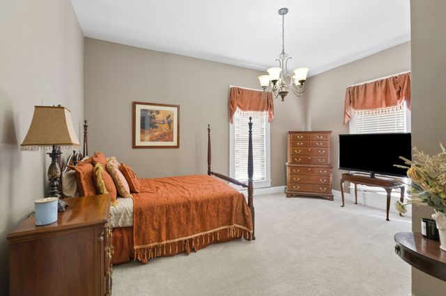 554 E Main St, Jackson, TN 38301